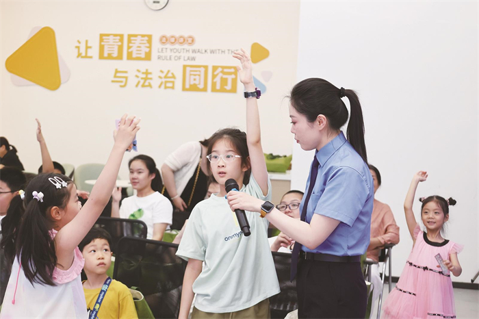 在少年心中播下“E粒”文明种子